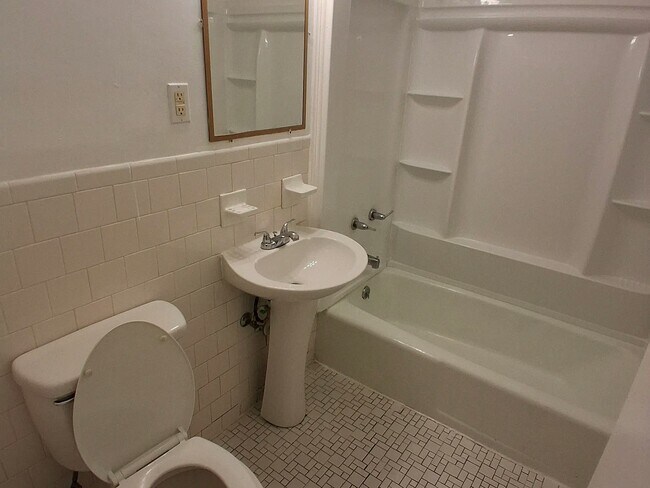 Building Photo - 889 Cheyenne Dr