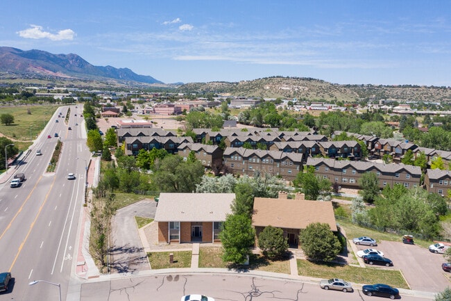 Building Photo - 1140 Holli Springs Ln