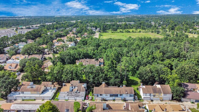 Building Photo - 5747 Easthampton Dr
