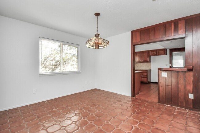 Building Photo - 403 Westwood Dr
