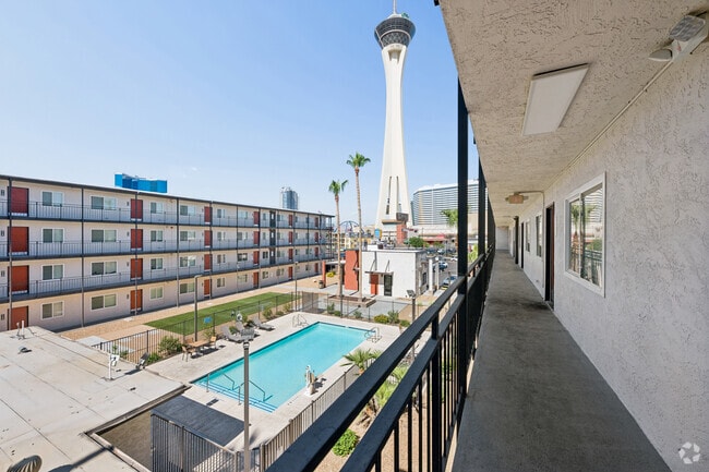 Building Photo - Courtyard 525 Apartments