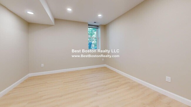 Building Photo - 231 Highland Ave