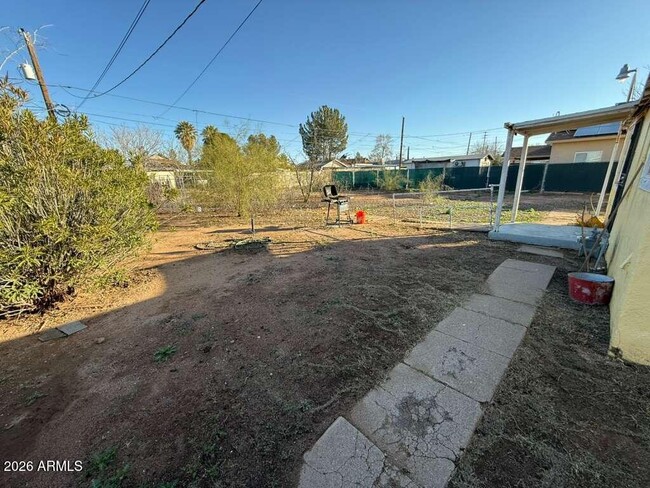 Building Photo - 1014 E 14th St