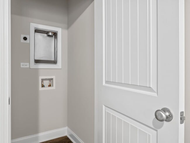 Building Photo - Charming two bedroom two and a half bathroom ready for you to call home!