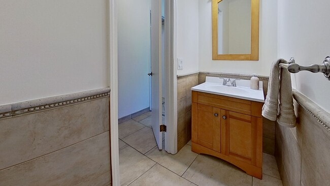 Building Photo - Beautiful Two-Story Home in Neptune Beach availabe early May!