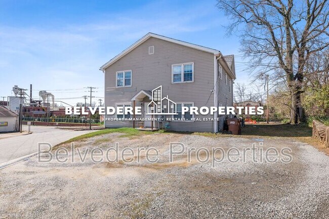 Building Photo - 611 W Green Dr