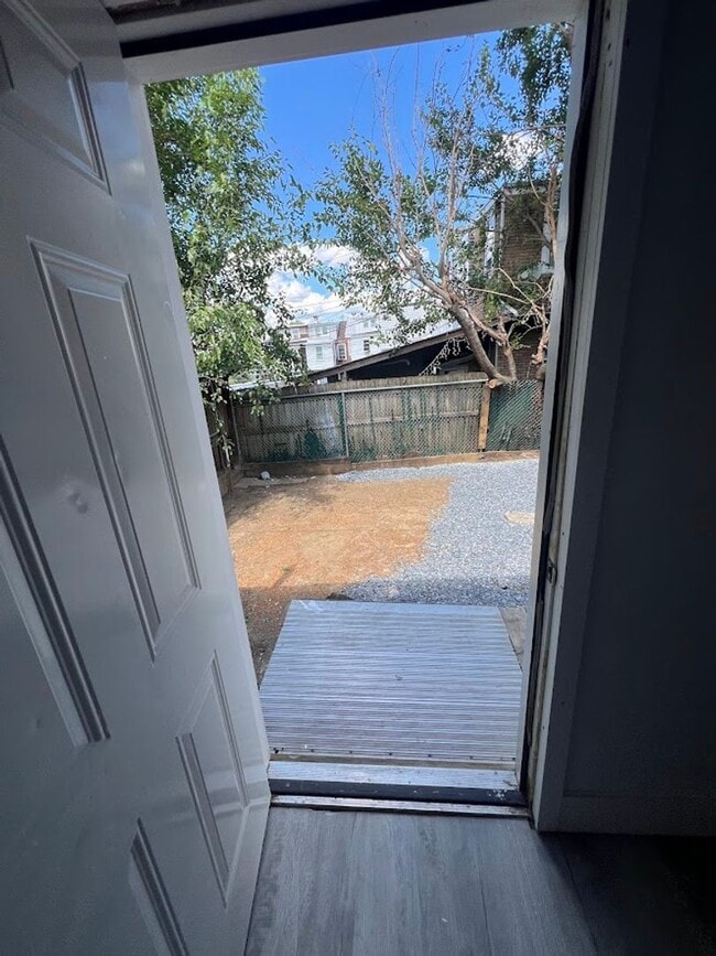 Building Photo - Newly updated 3 bedroom home