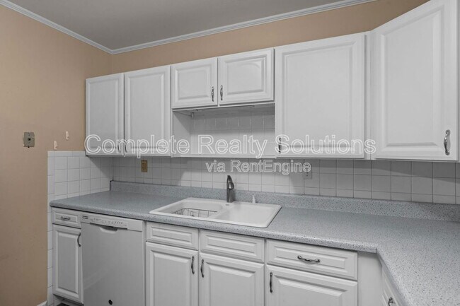 Building Photo - 1115 Hadwin Dr