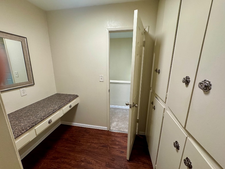 Building Photo - 2985 Mendoza Dr