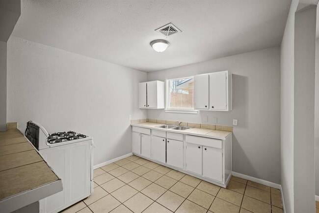 Building Photo - 4403 Trafalgar Dr