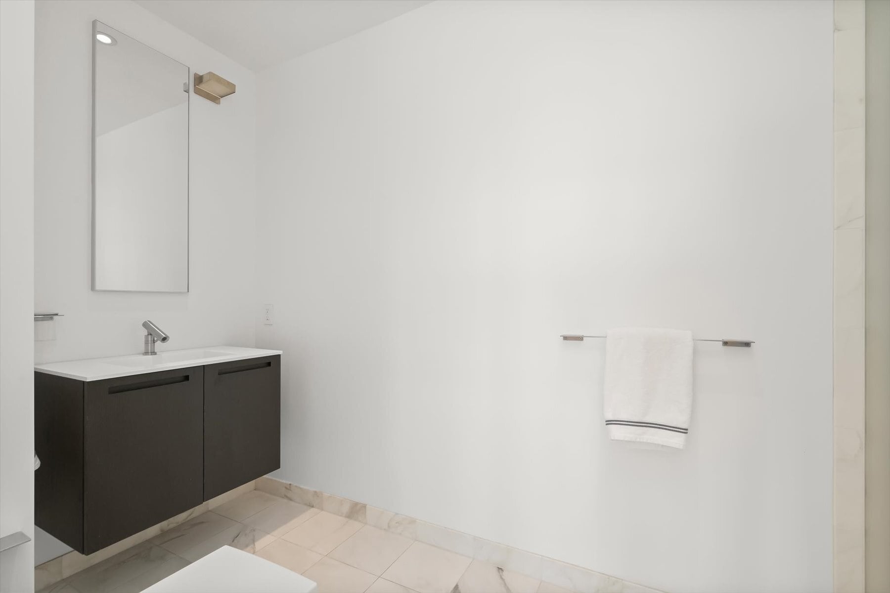 Building Photo - 100 Harborview Dr