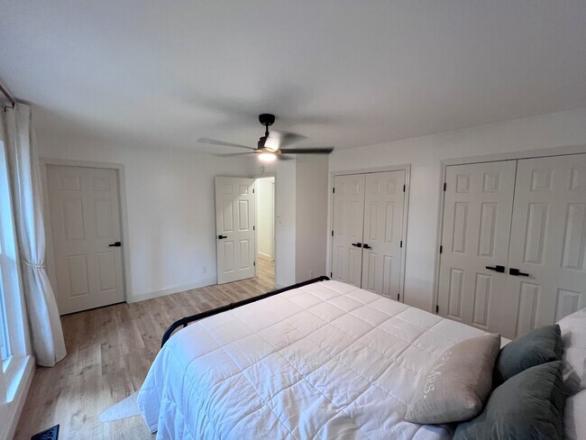 Building Photo - 1140 Park Hill Cir