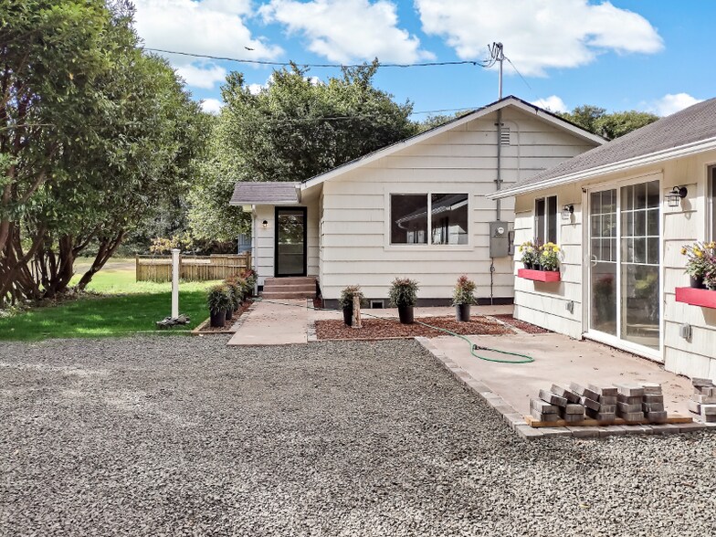 Building Photo - 711 N Third St