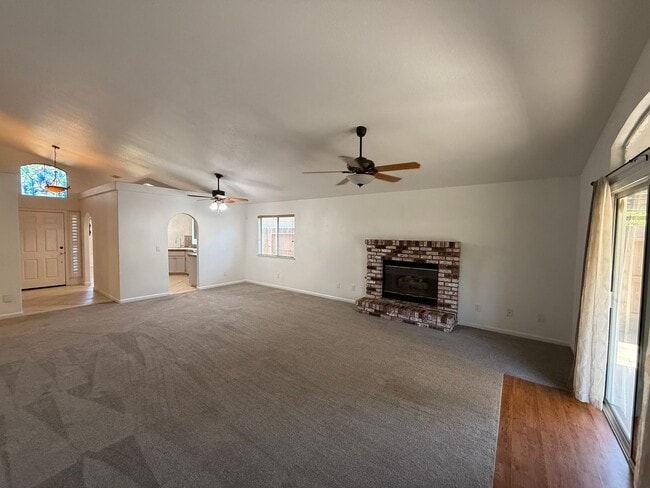 Building Photo - 4-bedroom Single Story home in Ripon!