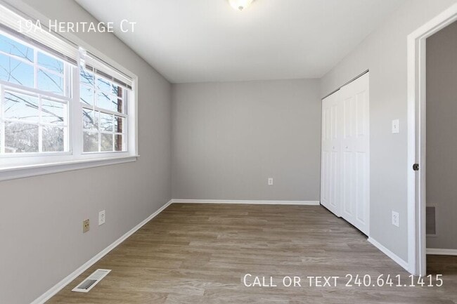 Building Photo - 19a Heritage Ct