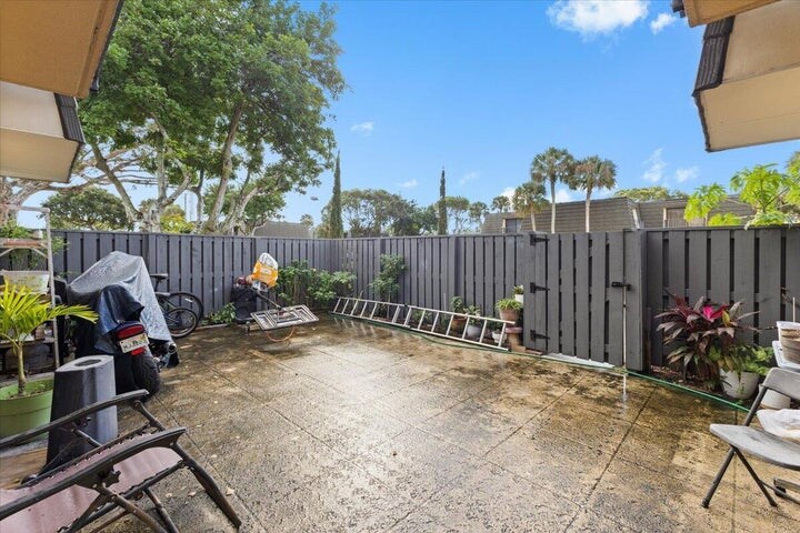 Building Photo - 2704 27th Way