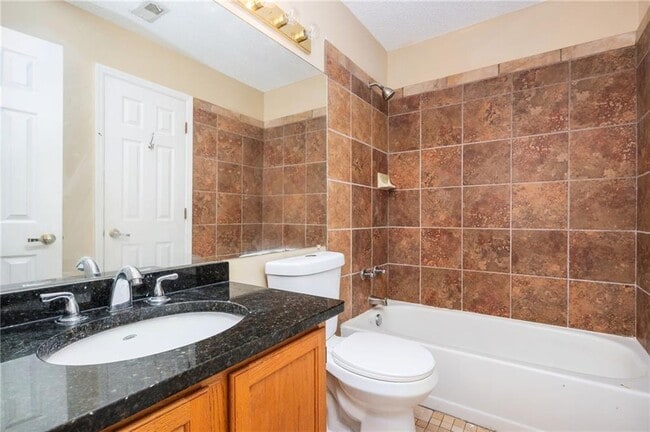 Building Photo - 915 Wentworth Ct