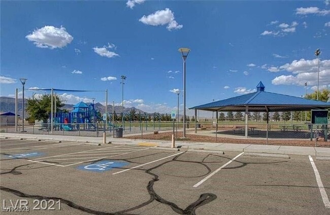 Building Photo - 630 E Simkins Rd