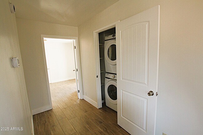 Building Photo - 1333 E Flower St