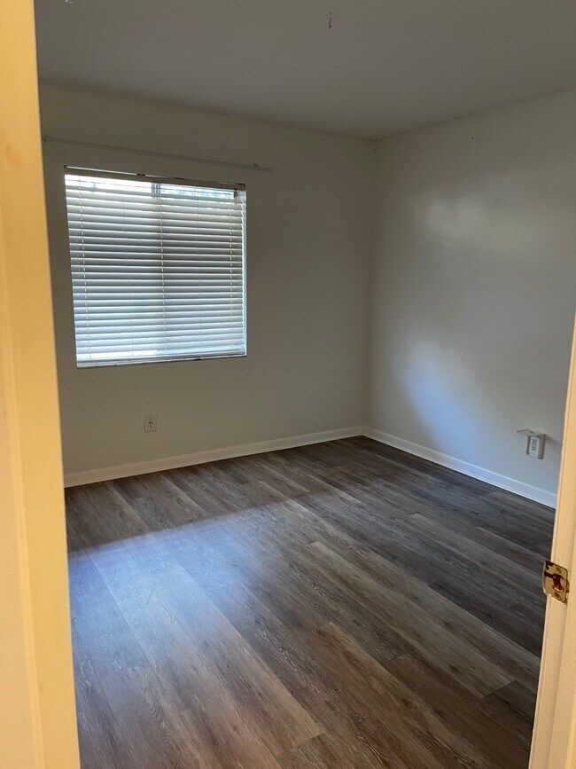 Building Photo - 817 Orchid Springs Dr