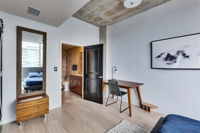 Building Photo - 360 Nueces St