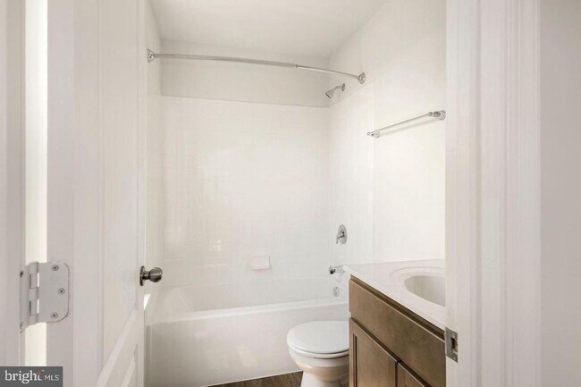 Building Photo - 64 Grant St