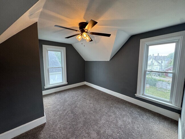 Building Photo - Spacious 4-Bedroom Home with Porch, Deck and Fenced Yard!
