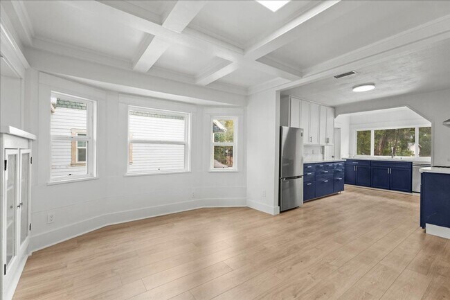 Building Photo - Fully Renovated 3 Bed 2 Bath Craftsman In ...