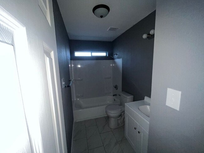 Building Photo - 3303 Toledo Dr