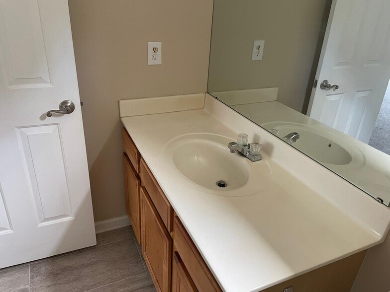 Building Photo - 7312 Brighton Village Dr