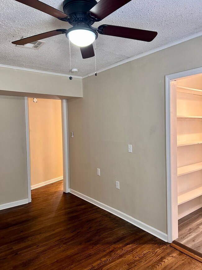 Building Photo - Remodeled Home In Patrick Henry/Edison School District!