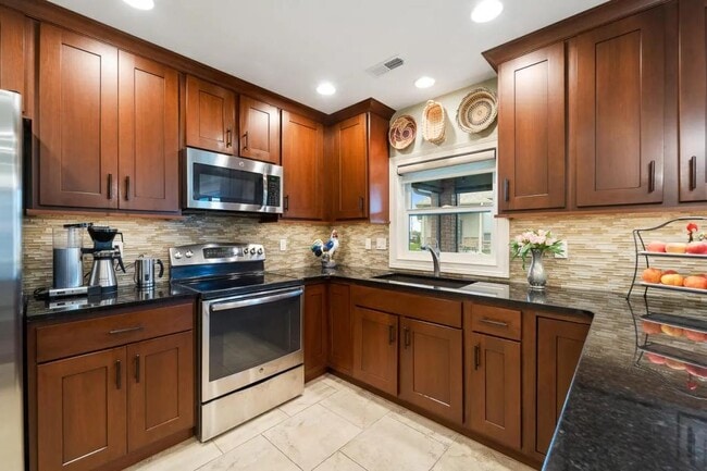 Building Photo - 1808 Trellis Ln