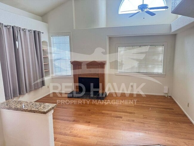 Building Photo - 25 W La Vieve Ln