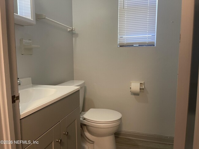 Building Photo - 530 Myra St