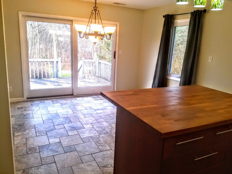 Dining room - 16351 Petro Dr