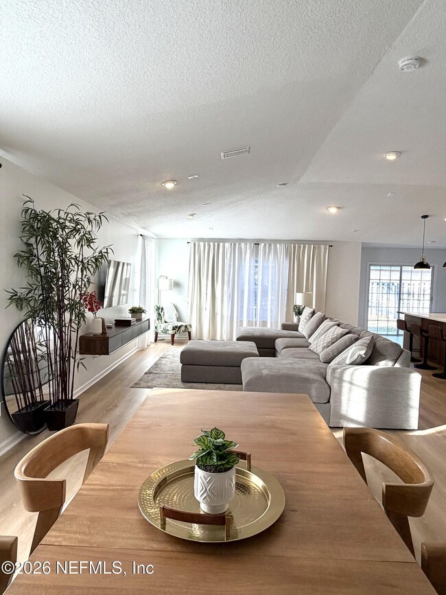 Building Photo - 4014 Cedar Bluff Ln