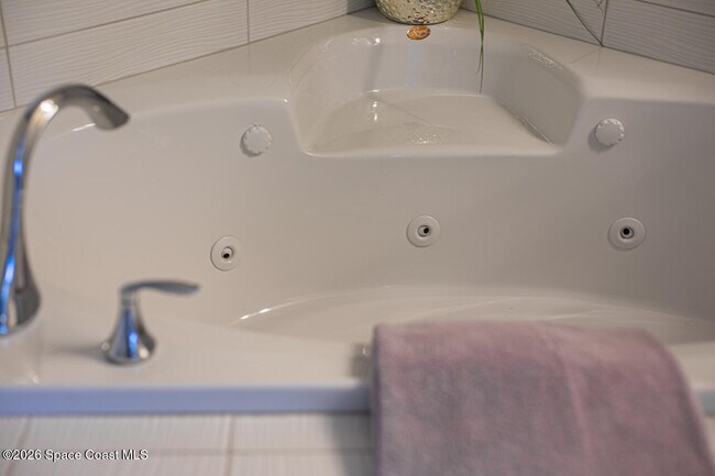 Building Photo - 1025 Jimmy Buffett Mem Hwy