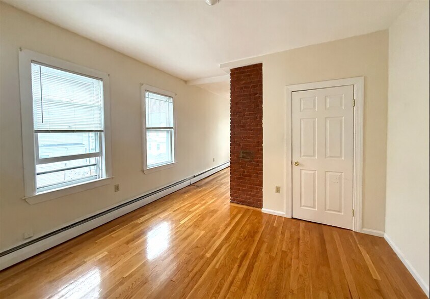 Building Photo - 66 Morton Ave