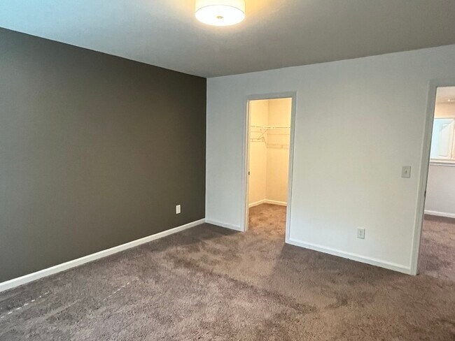 Building Photo - 315 Liliana Dr