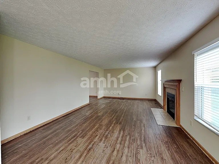 Building Photo - 452 Crestmoore Dr