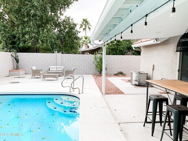 Building Photo - 9067 E Larkspur Dr