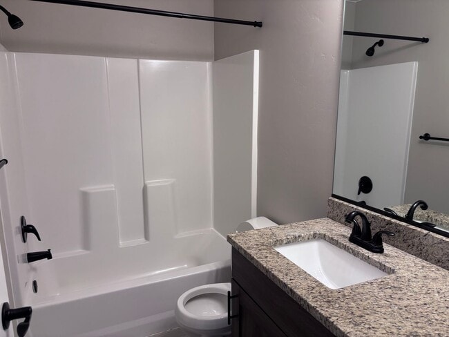 Building Photo - 3 Bed / 2.5 bath Desert Hills Townhome wit...