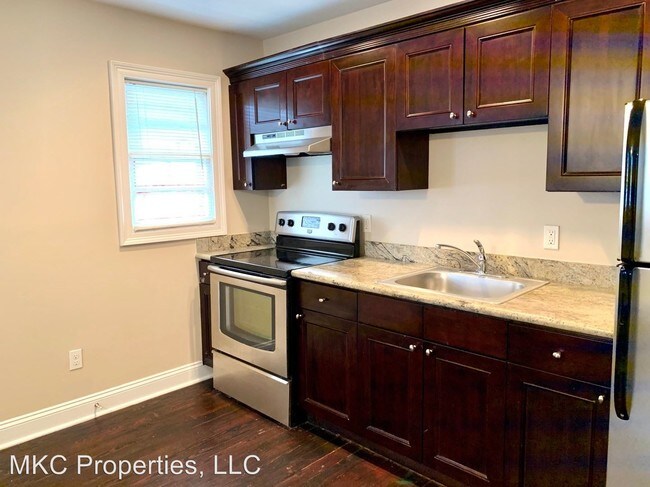 Building Photo - 722 Louisa St