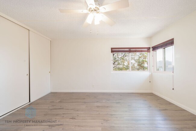 Building Photo - 2 Bedroom 2 Bath Condo in Pasadena!
