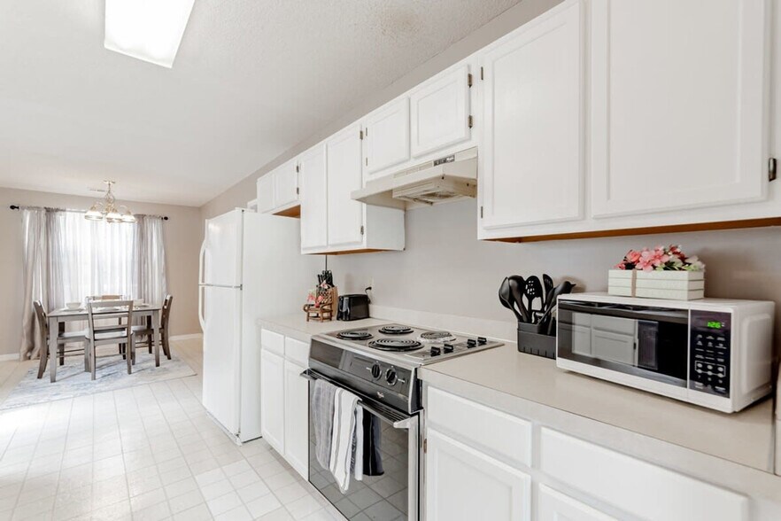 Building Photo - 1219 Lykes Ln