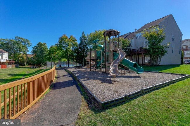 Building Photo - 6155 Early Autumn Dr