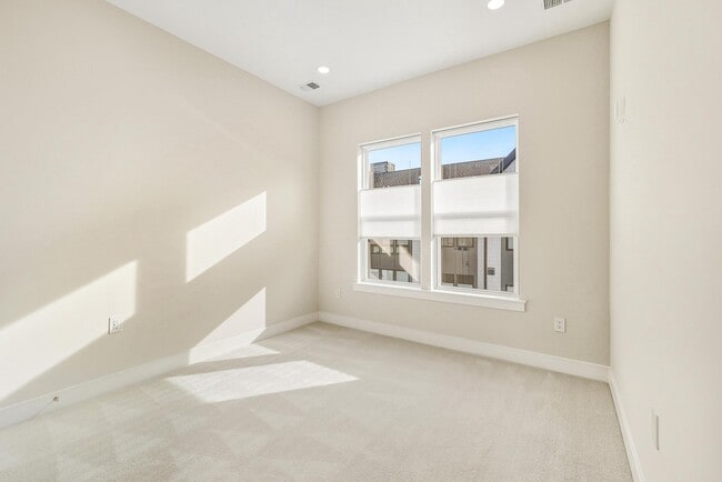 Building Photo - 23651 Havelock Walk Ter