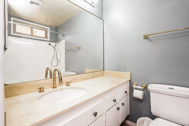 Building Photo - 2530 Clairemont Dr