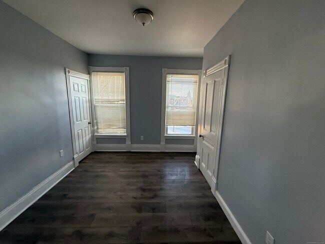 Building Photo - 15 Huntington St