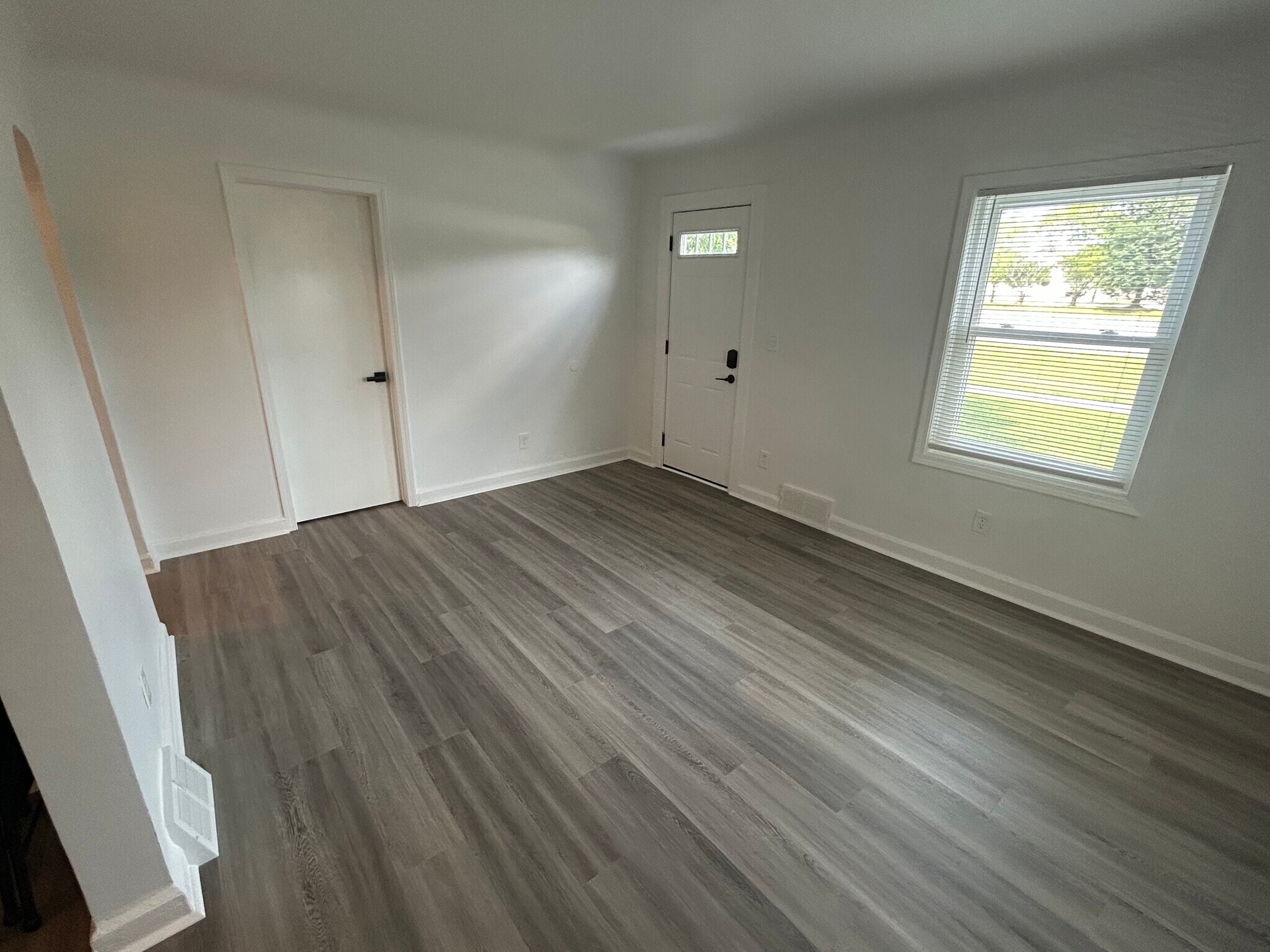 Front Rm - 12161 Inkster Rd